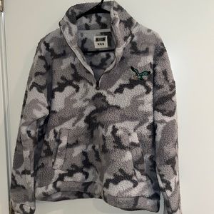 Tailgate Brand 1/4 Zip Pullover. Philadelphia Eagles Kelly Green Logo